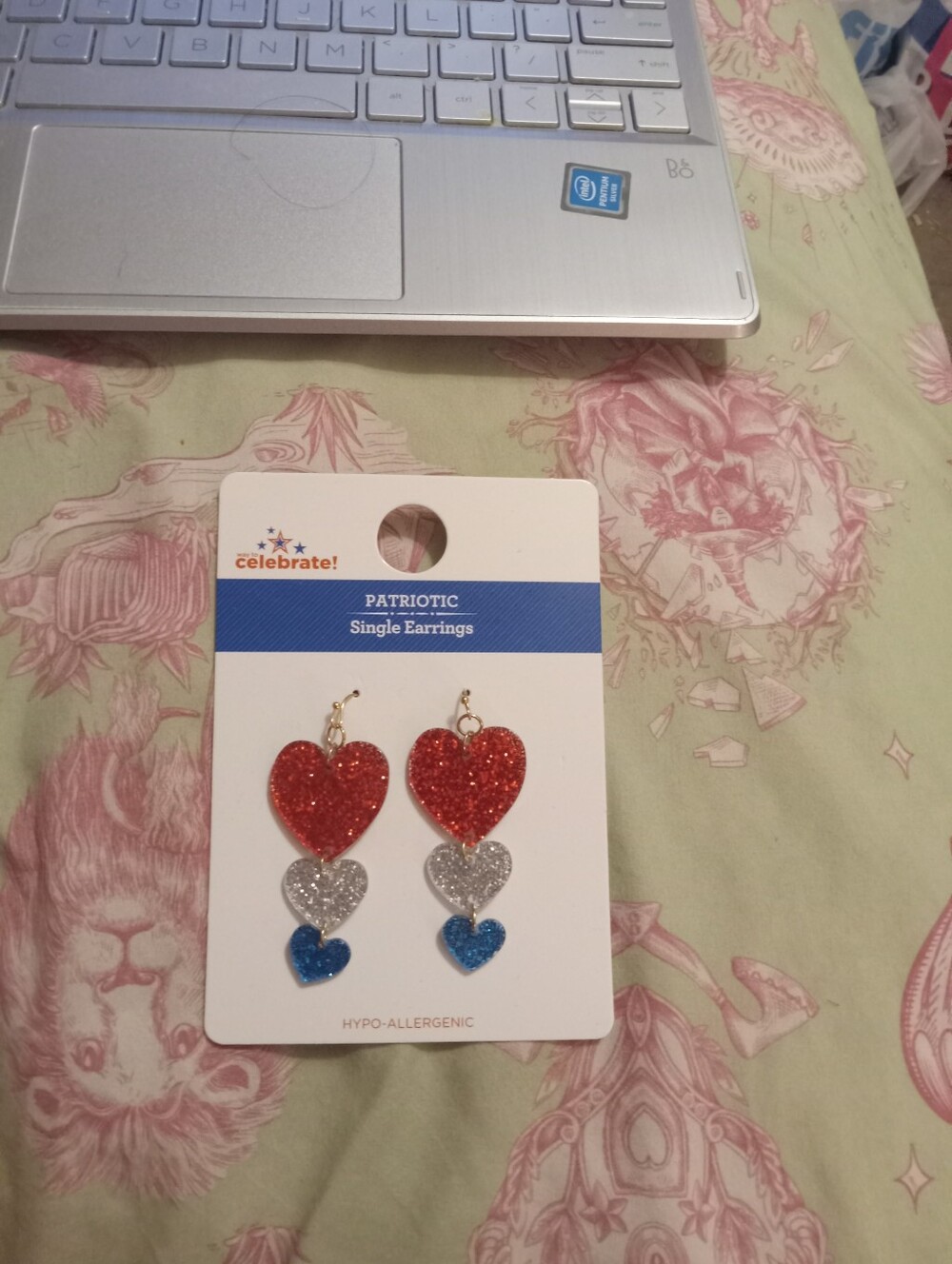 NWT Patriotic 4th Of July Sparkle Heart Dangle Earrings